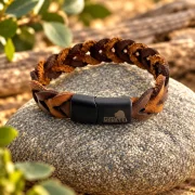 Lederarmband FARANAH – Zwei Farben, kunstvoll miteinander verwoben
