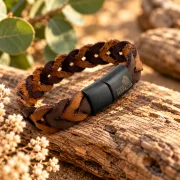 Lederarmband FARANAH – Zwei Farben, kunstvoll miteinander verwoben