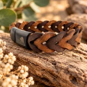 Lederarmband FARANAH – Zwei Farben, kunstvoll miteinander verwoben